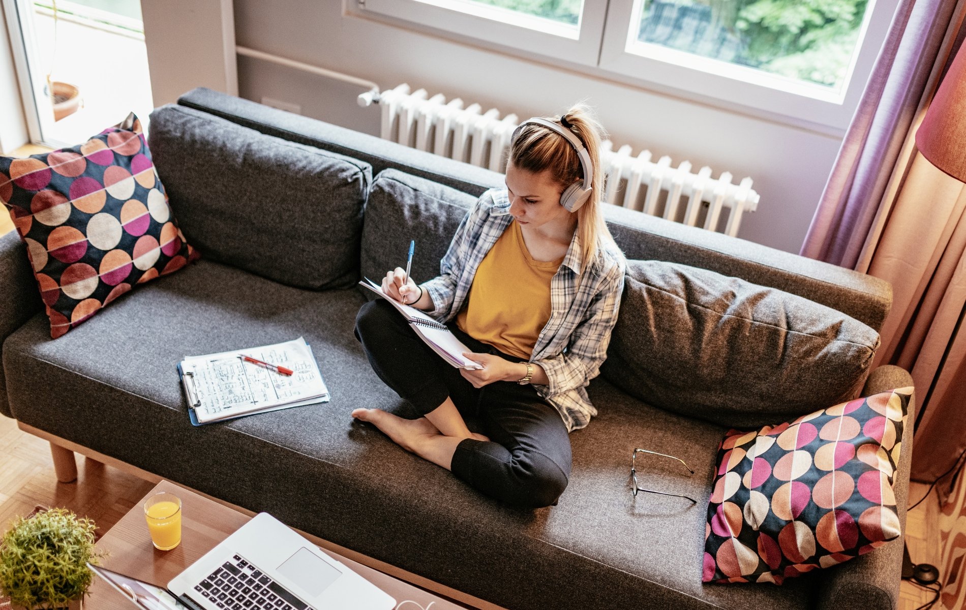 Work-Life-Balance und Homeoffice sind wichtig für junge Mitarbeiter:innen