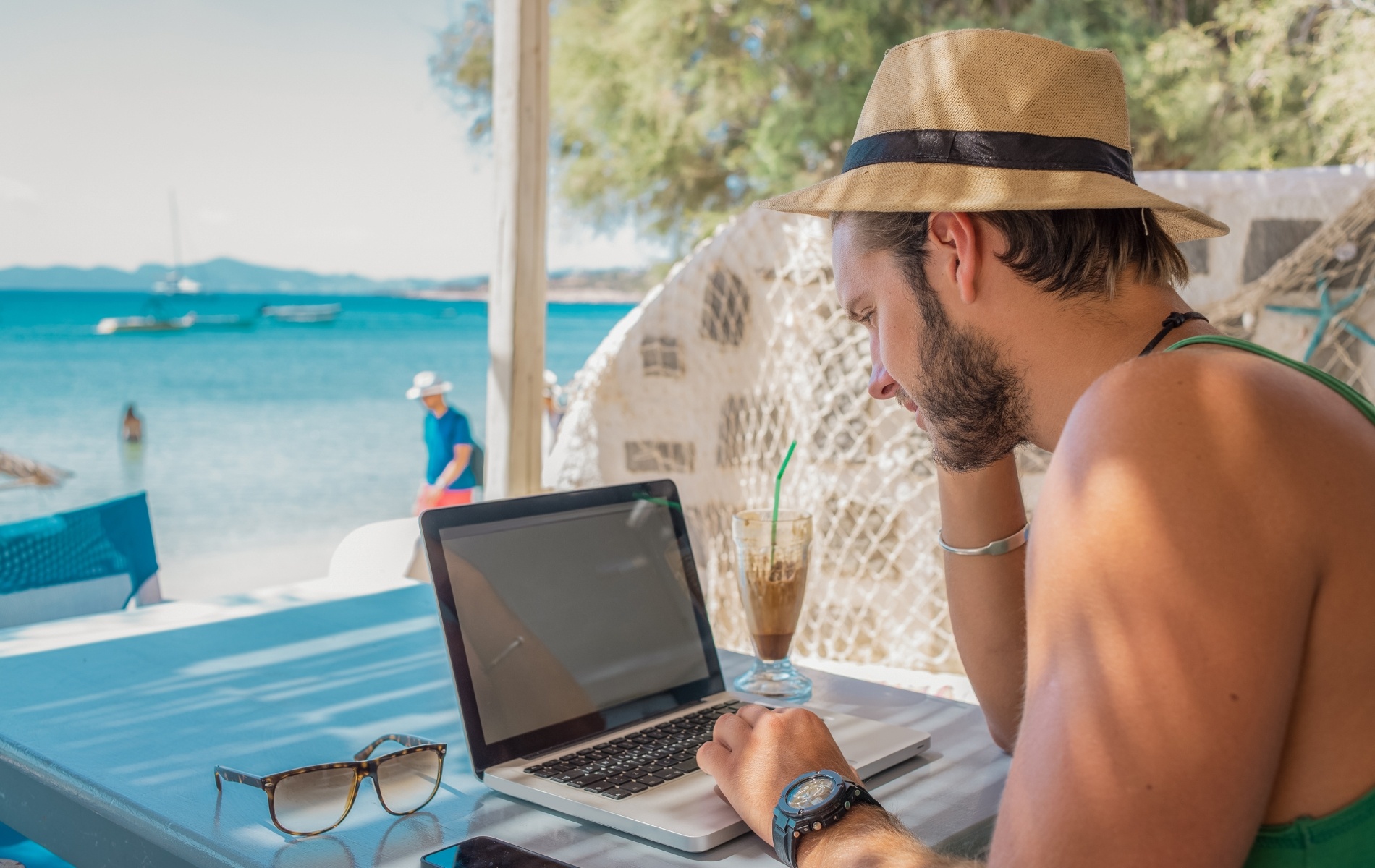 Workation vereint Arbeit mit Urlaub.